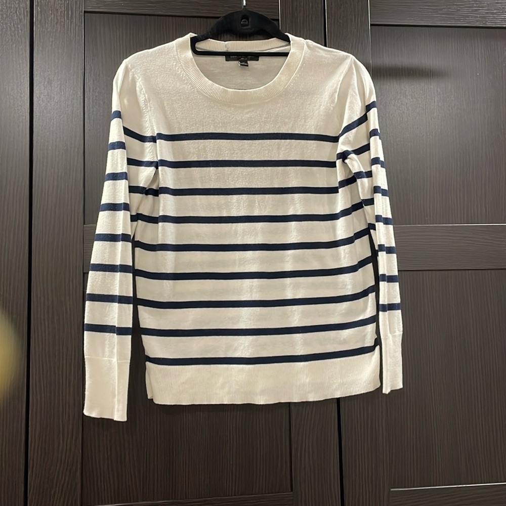 Lightweight Banana Republic Sweater Navy/White